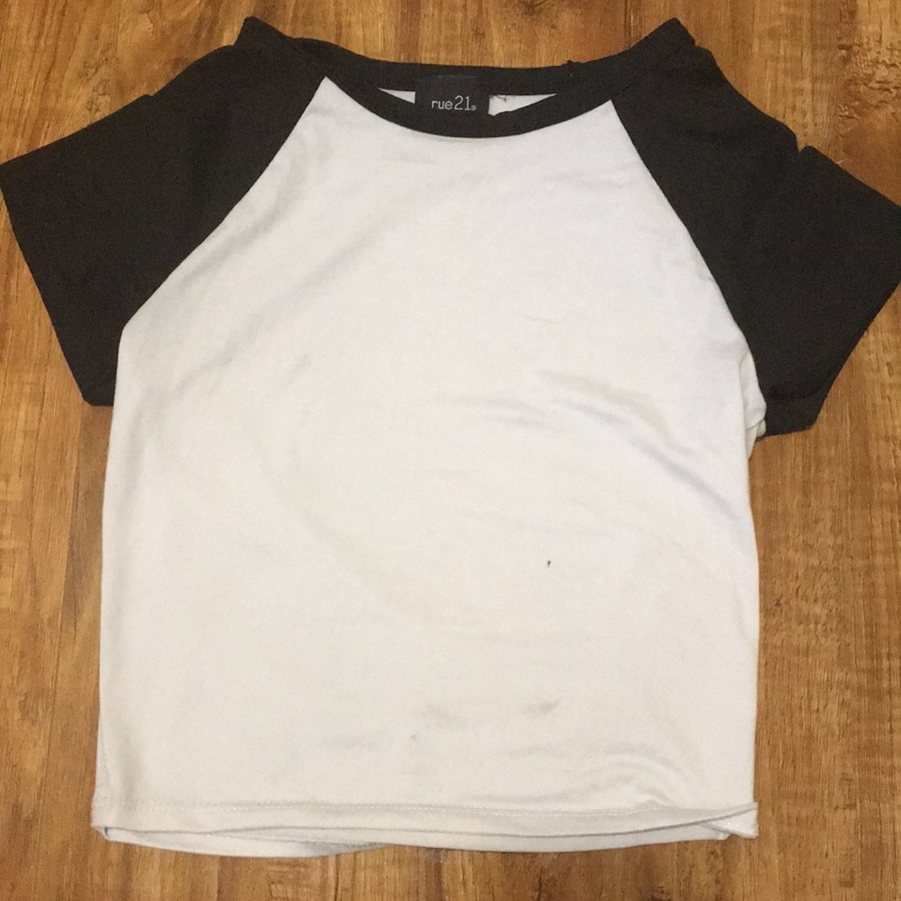 Small black and white crop form rue 21